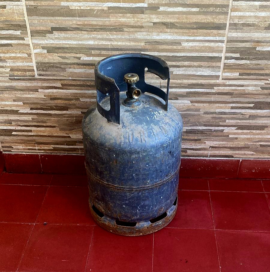 Compró una garrafa robada por $10.000 y decidió entregarla a la Justicia